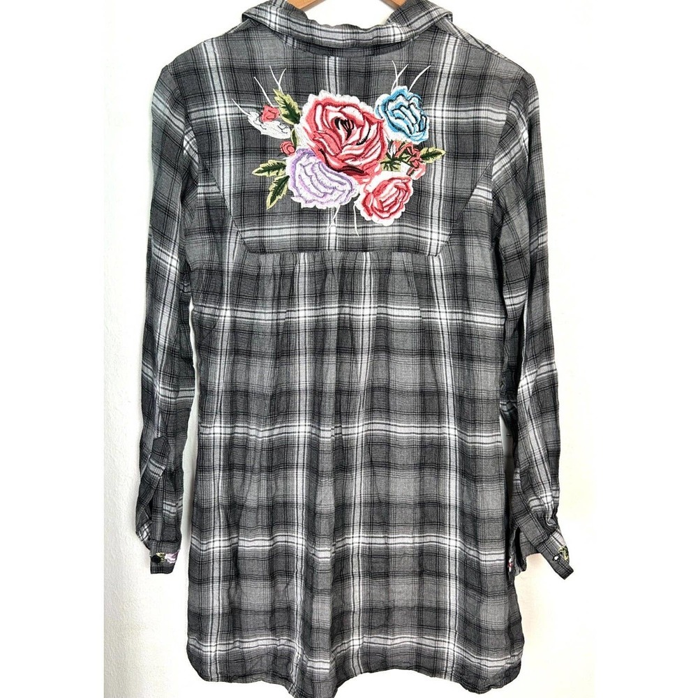 Tolani Collection Shirt Womens XS Plaid Embroidered Floral Pockets Button Down